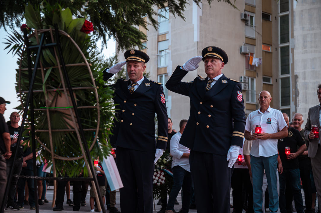 Polaganjem vijenaca, komemoracijom, mimohodom i bakljadom obilježen 34. spomendan Rujanskog rata