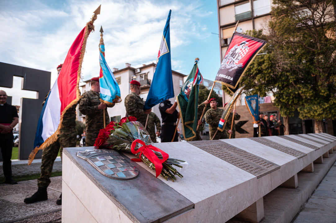Polaganjem vijenaca, komemoracijom, mimohodom i bakljadom obilježen 34. spomendan Rujanskog rata