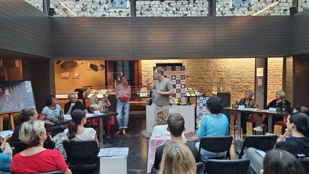 Predstavljana torbica 'Šibenka'