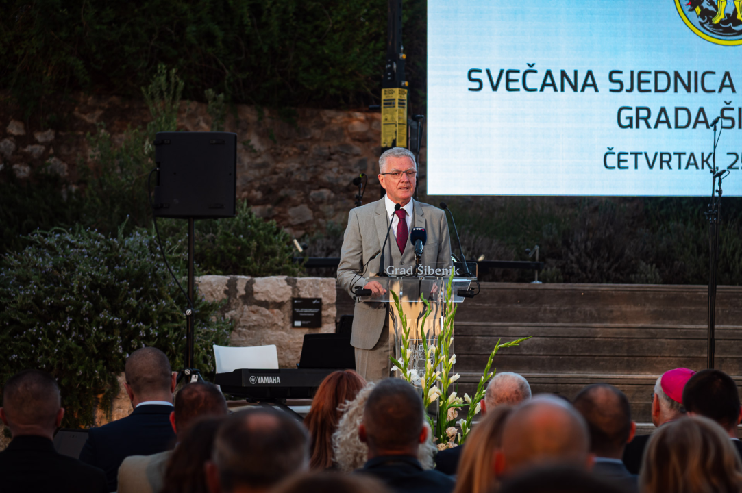 FOTO Franka Baranović Nagradu Grada Šibenika posvetila majci: 'Šibenik je utkan u moje gene i ovo je za mene posebna čast'