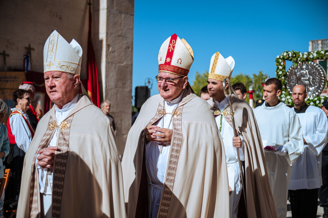 FOTO Održana svečana procesija i sveta misa u povodu blagdana sv. Mihovila