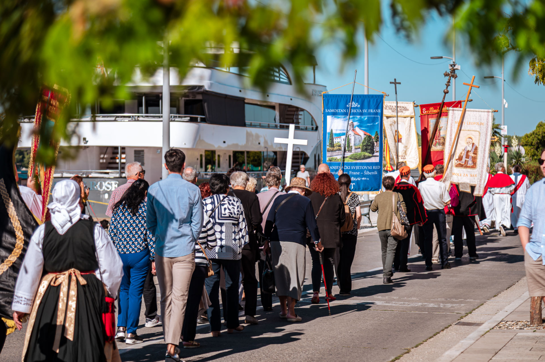 FOTO Održana svečana procesija i sveta misa u povodu blagdana sv. Mihovila