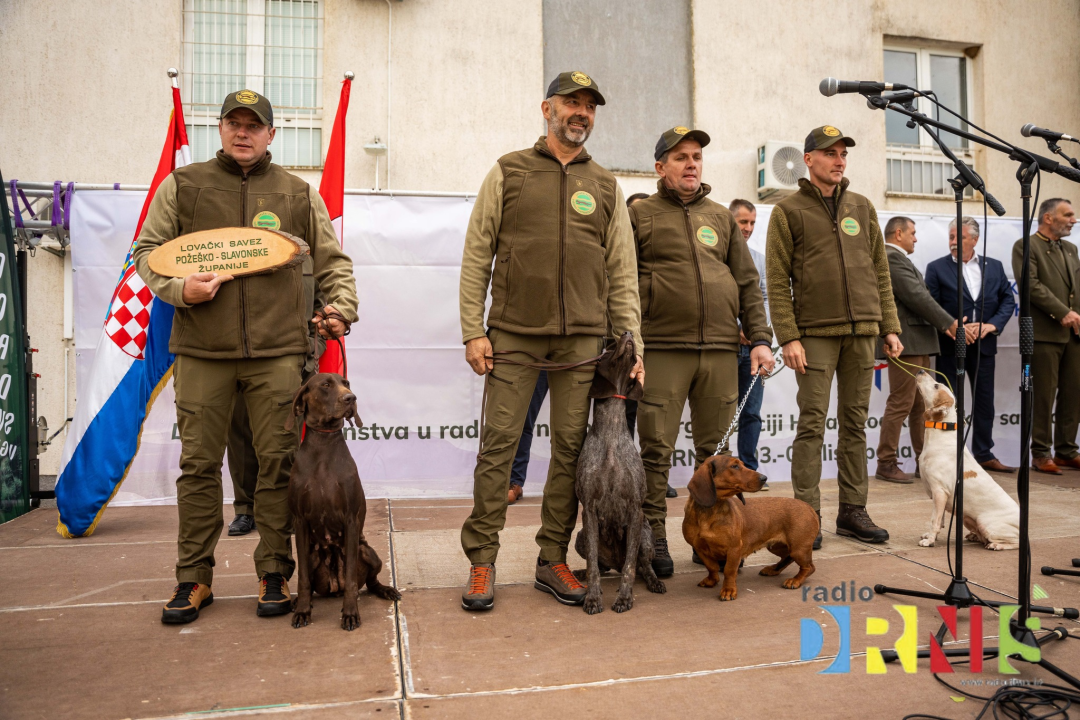 U Drnišu otvoreno Državno prvenstvo u radu lovnih pasa