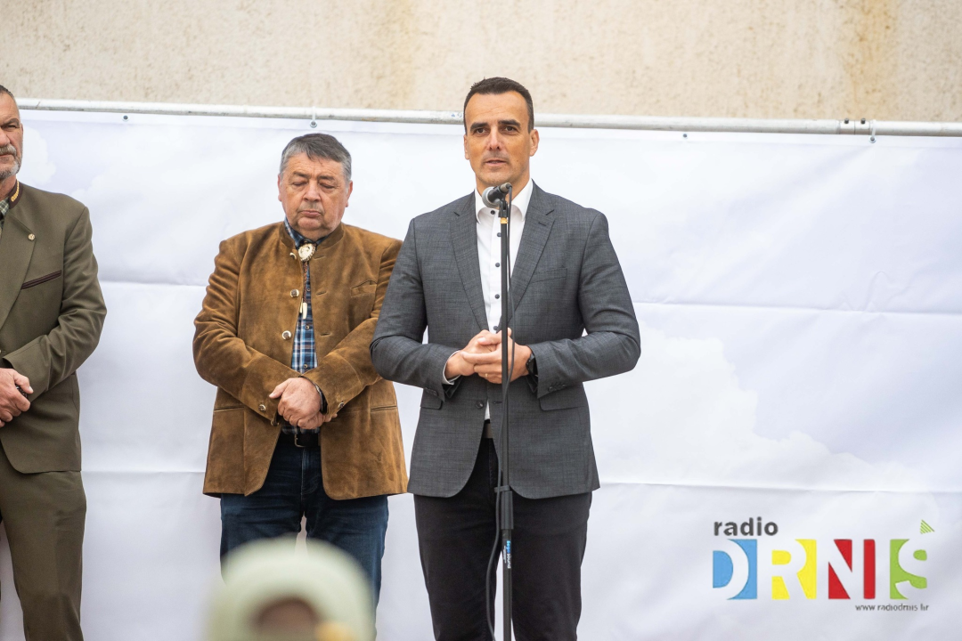 U Drnišu otvoreno Državno prvenstvo u radu lovnih pasa