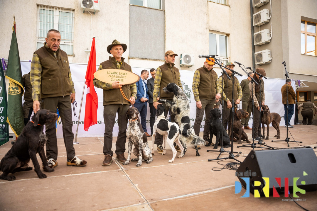 U Drnišu otvoreno Državno prvenstvo u radu lovnih pasa