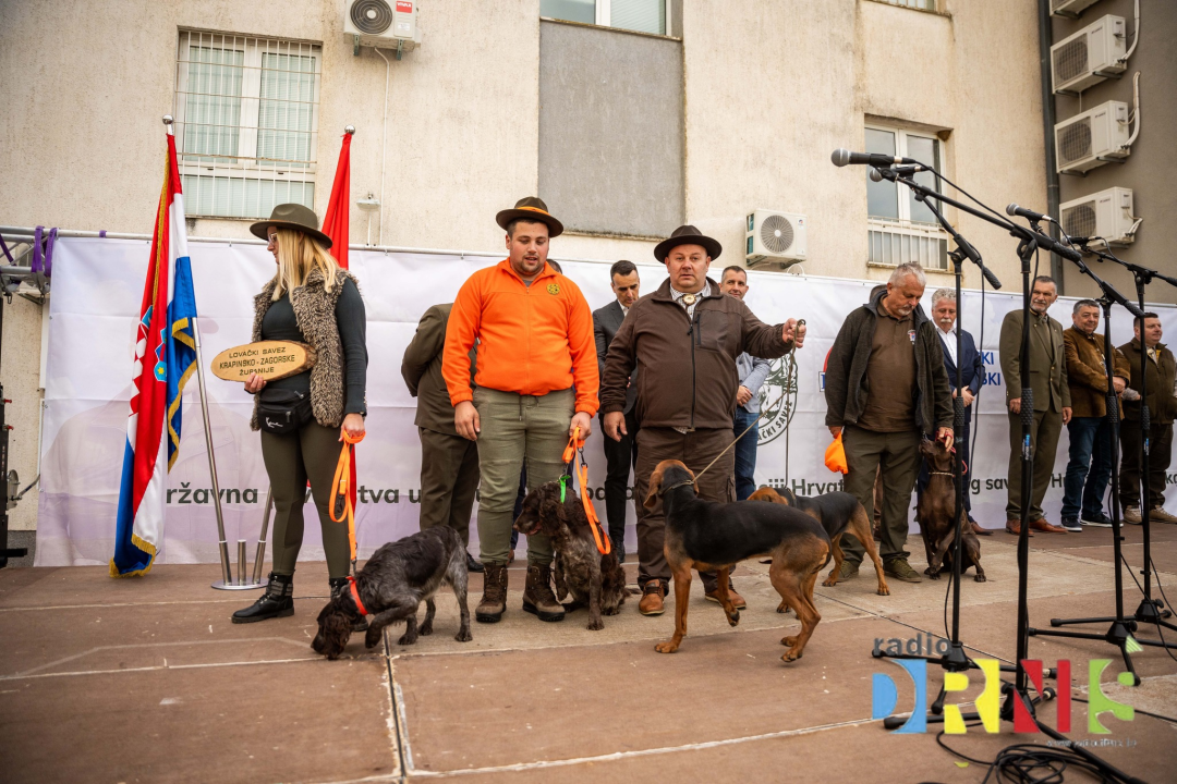 U Drnišu otvoreno Državno prvenstvo u radu lovnih pasa