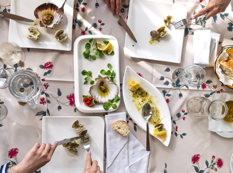 FOTO Petkom se u Konobi Oli uživa u dalmatinskoj spizi, pjesmi i odličnoj atmosferi!