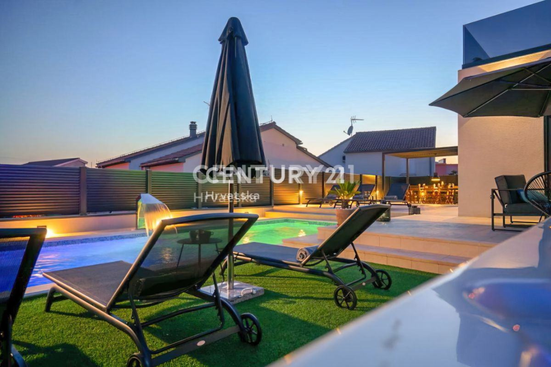 Luksuz uz more: Izdvojili smo najljepše vile s bazenima u okolici Šibenika do 1,6 milijuna eura