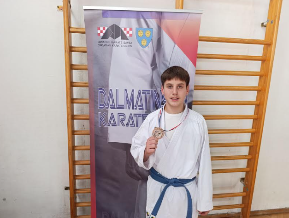 FOTO Karateke Šibenika 1066 u Kaštelima potvrdile odličnu formu uoči državnog prvenstva