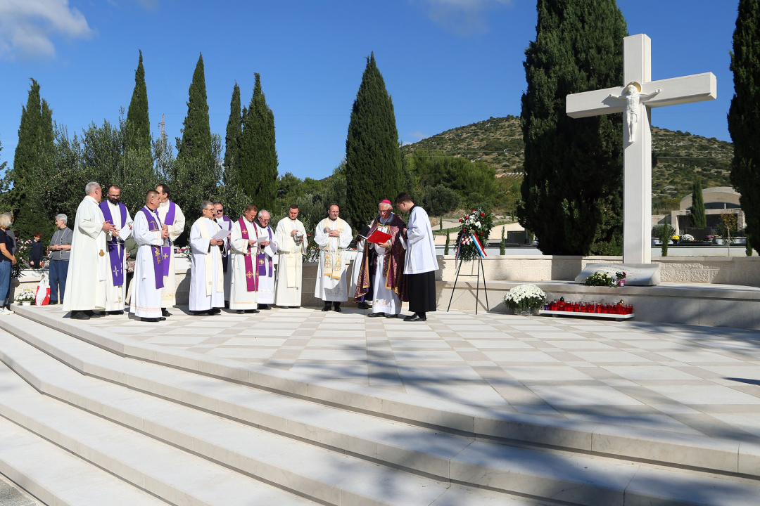 Biskup Tomislav Rogić predvodio misu na Kvanju
