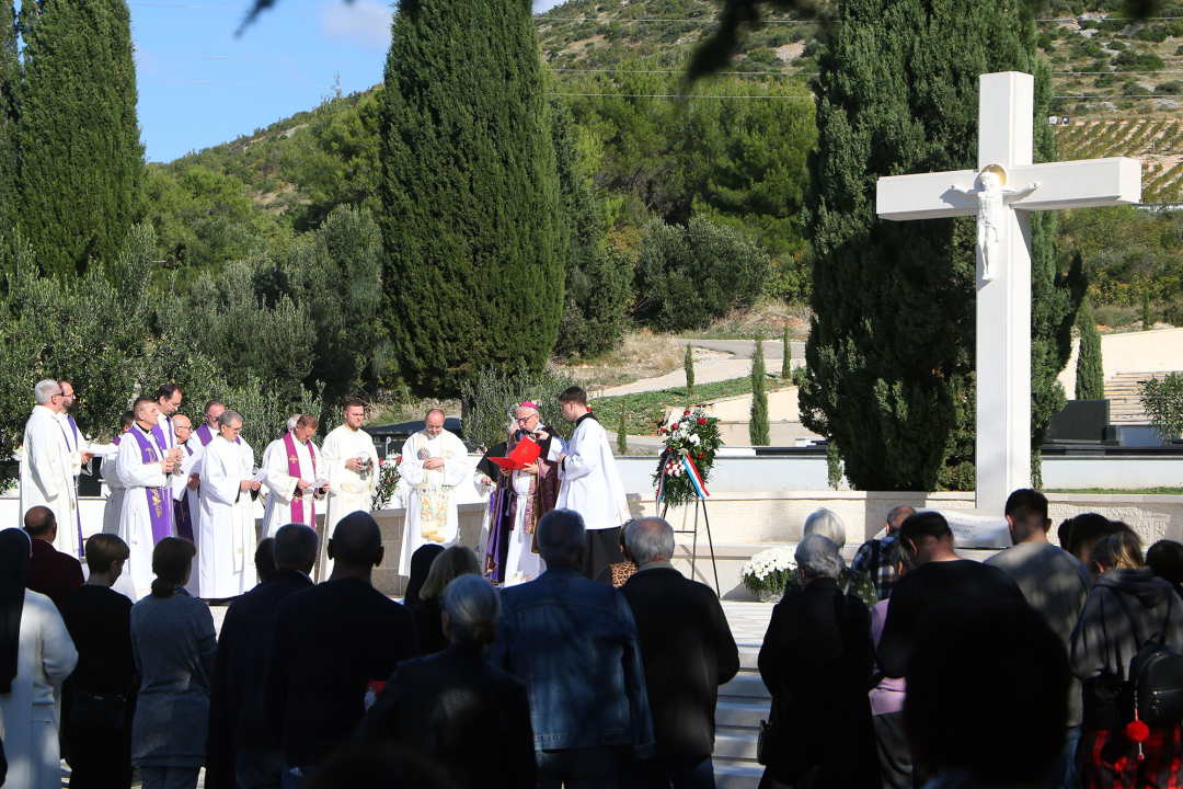 Biskup Tomislav Rogić predvodio misu na Kvanju
