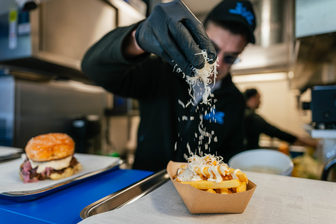 FOTO ŠIZZ je novi gastro 'hotspot' koji će osvojiti sve ljubitelje vrhunskih smash burgera!