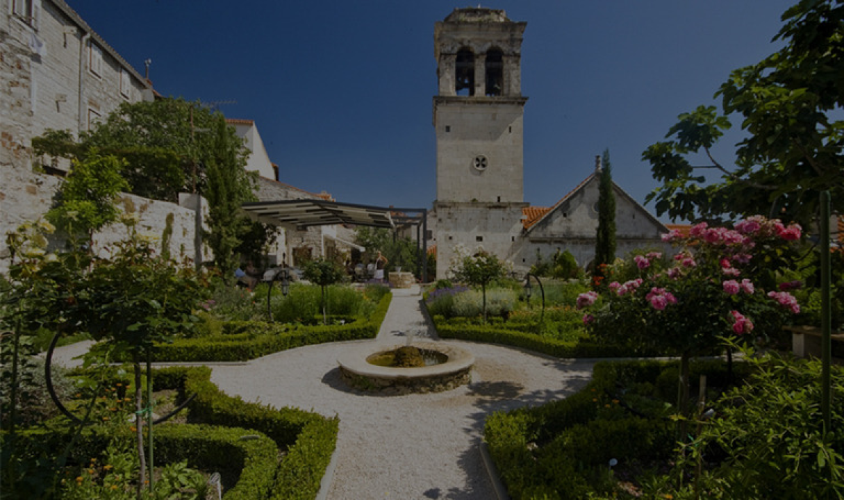 Samostanski mediteranski vrt sv. Lovre – skriveni dragulj u srcu Šibenika