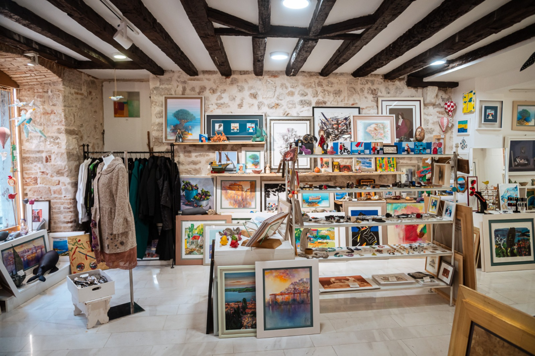 FOTO Uhvatite svoje zauvijek komade u outletu Igora Dobranića Galerije Juraj Dalmatinac!