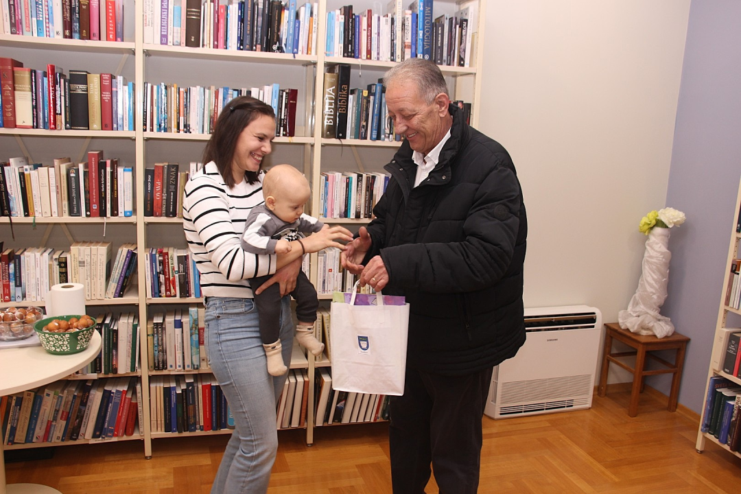 FOTO Zadnjih mjeseci u Vodicama rođeno 30 djece, njih i njihove roditelje primio je gradonačelnik