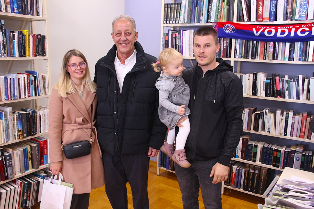 FOTO Zadnjih mjeseci u Vodicama rođeno 30 djece, njih i njihove roditelje primio je gradonačelnik