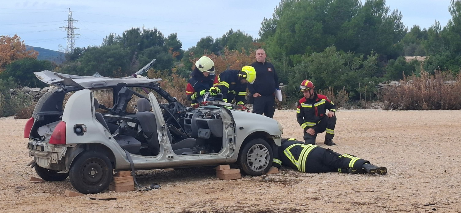 Pirovački vatrogasci spremni za nove izazove, završena edukacija za spasilačke alate