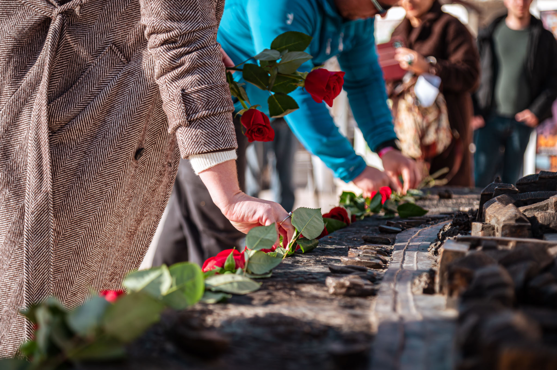 18 ruža za 18 ubijenih žena: 'Snažni javni pritisci manipulacijama poručuju ženama da im je pokornost prirodna'