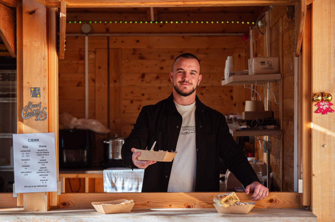 FOTO Novi šibenski street food: Broot Al’ No.1 donosi gotova jela, slasne sendviče i svjetski hit – spud bud krumpir! 