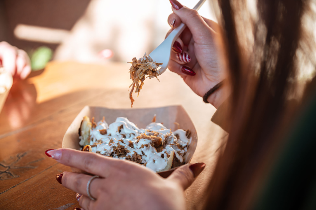 FOTO Novi šibenski street food: Broot Al’ No.1 donosi gotova jela, slasne sendviče i svjetski hit – spud bud krumpir! 