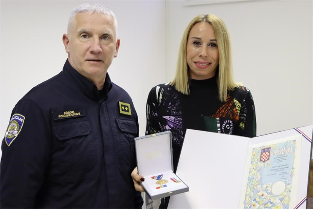 Dodijeljene Spomenice domovinske zahvalnosti i Zahvalnice za iznimne rezultate rada djelatnicima Policijske uprave šibensko-kninske