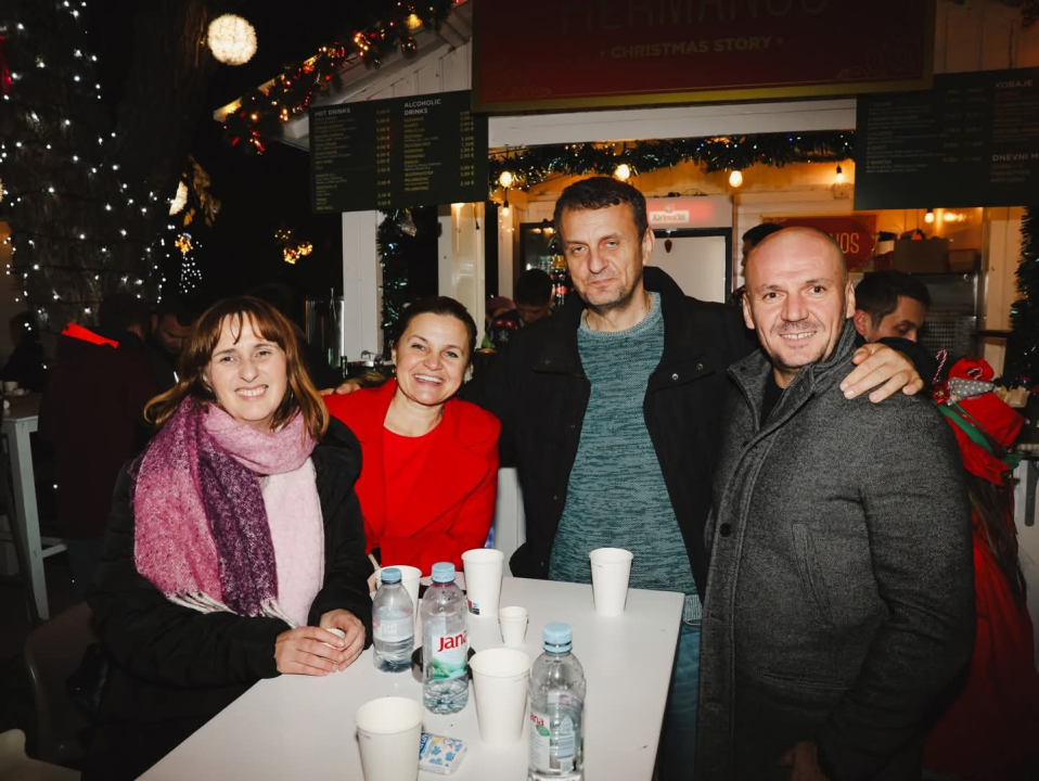 Advent u Vodicama sinoć uz pjesmu i dobru energiju Fenixa: Večeras stiže Vojko V