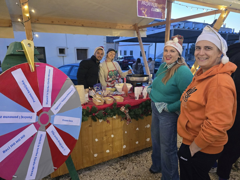 Humanitarni advent u Jezerima okupio mještane i posjetitelje