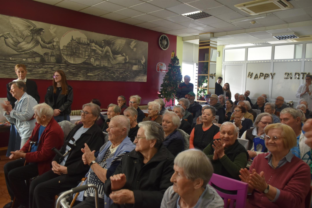 Župan Paško Rakić u blagdanskom posjetu korisnicima Cvjetnog doma