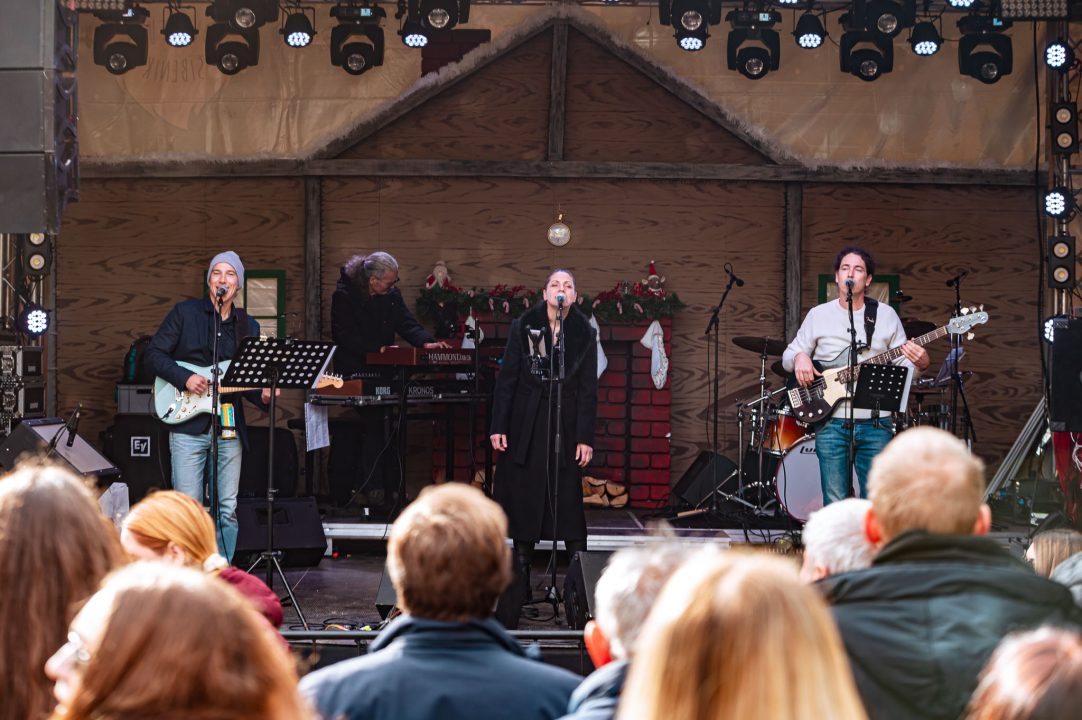 Badnjak u Šibeniku i ove godine uz savršeni soundtrack: Fenixi zapalili park