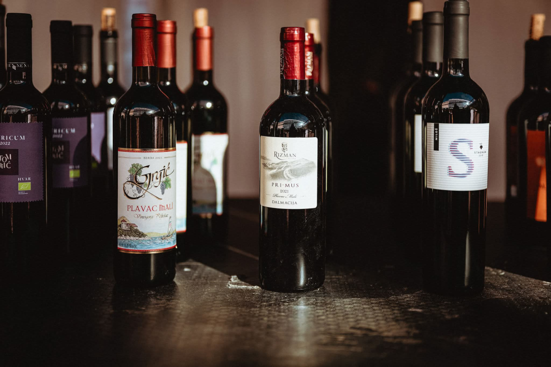 Vina, okusi i tradicija: Manifestacija Vino Dalmacije okupila dalmatinske vinare u Šibeniku