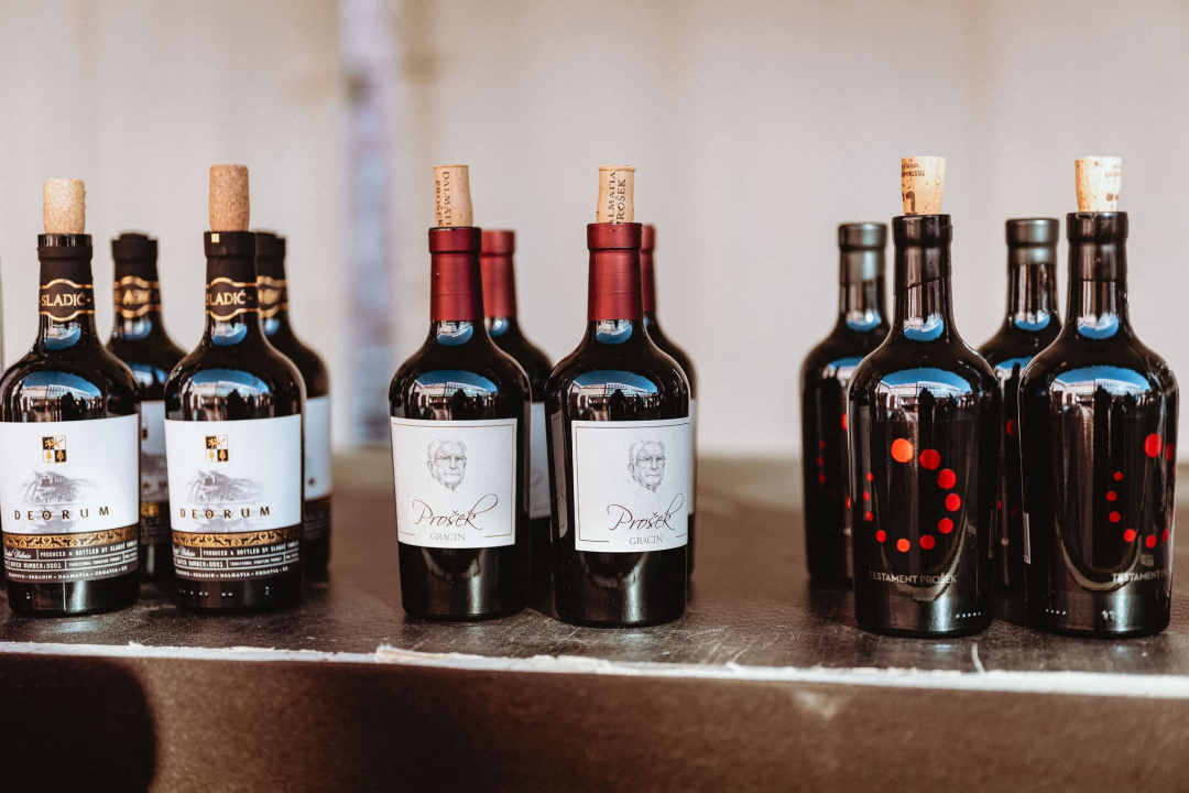 Vina, okusi i tradicija: Manifestacija Vino Dalmacije okupila dalmatinske vinare u Šibeniku
