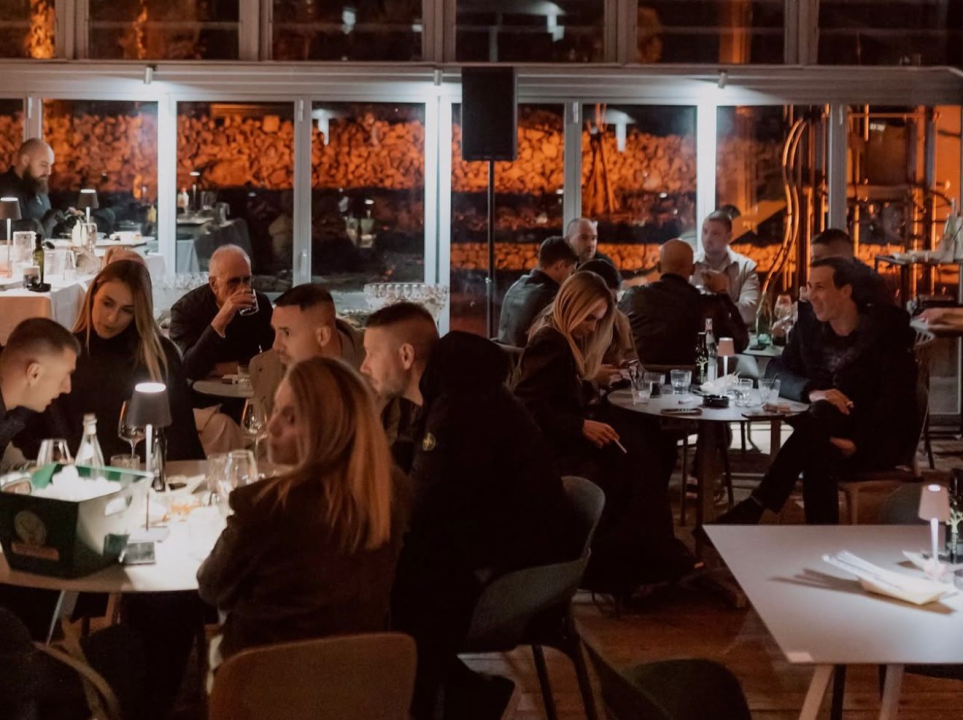 FOTO Dočekajte 2026. u Naturi uz vrhunske zalogaje, pjenušac i hitove koji vas neće pustiti s plesnog podija!