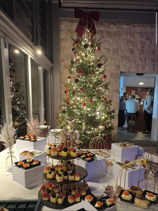 FOTO Dočekajte 2026. u Naturi uz vrhunske zalogaje, pjenušac i hitove koji vas neće pustiti s plesnog podija!