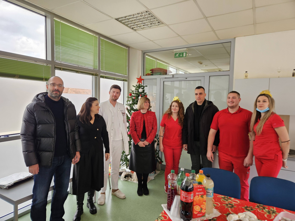 FOTO Rakić i Mileta posjetili hitne i dežurne službe koje su i noćas imale puno posla