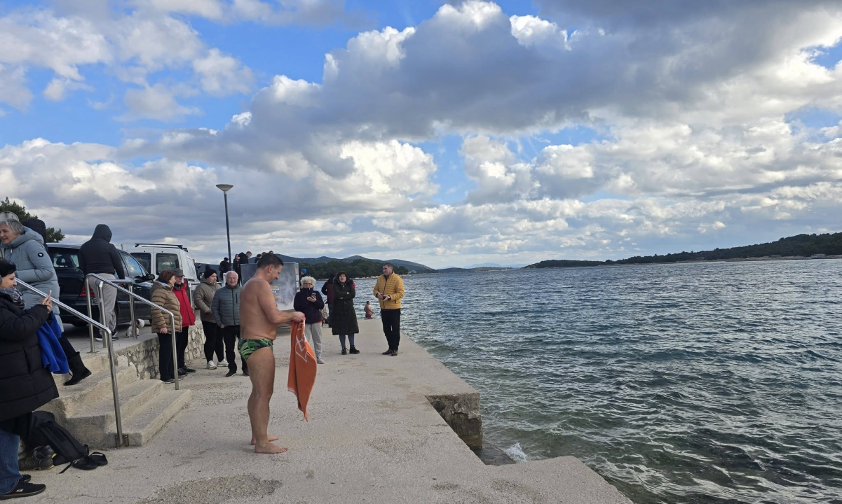 Novogodišnje kupanje u Jezerima
