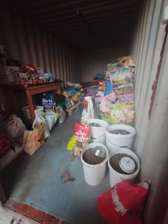 FOTO Kad je već neće u šibenskom AS Eku…Hrana za pse stigla u kninski i zadarski azil