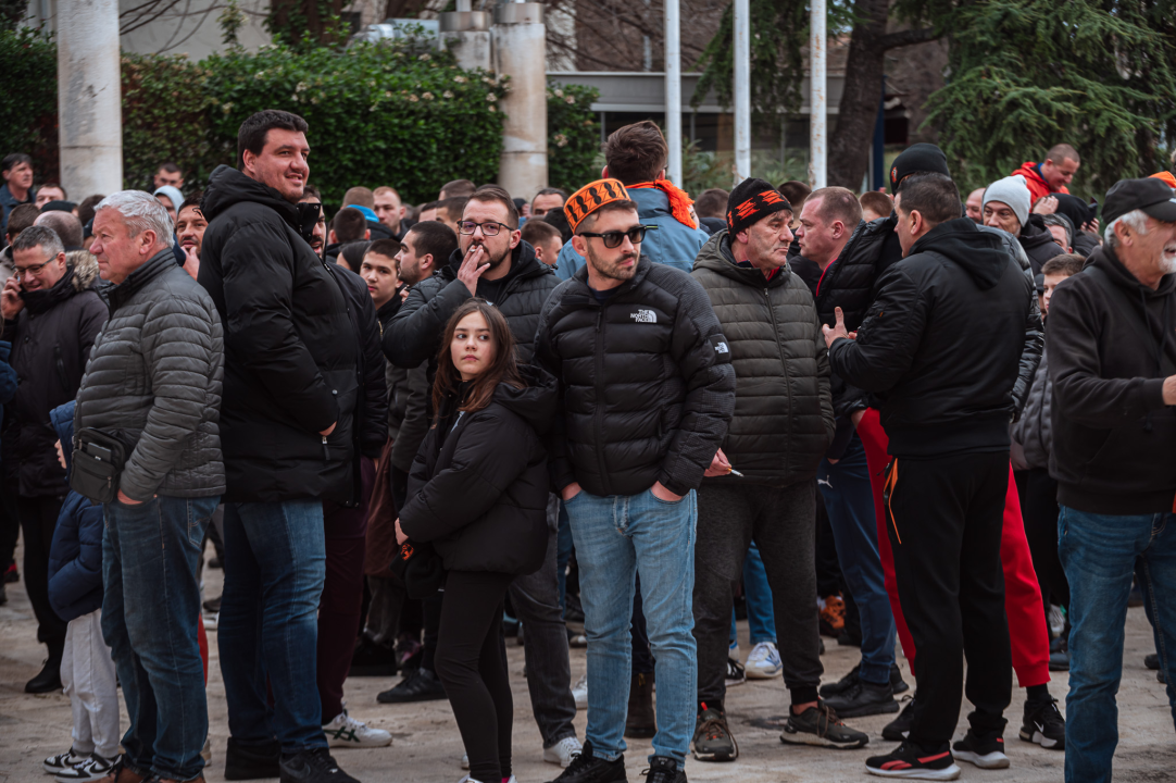 FOTO Funcuti ispred Grada odbili prihvatiti gašenje Šibenika: 'Šta će nam rotori kad nam odu dica?'