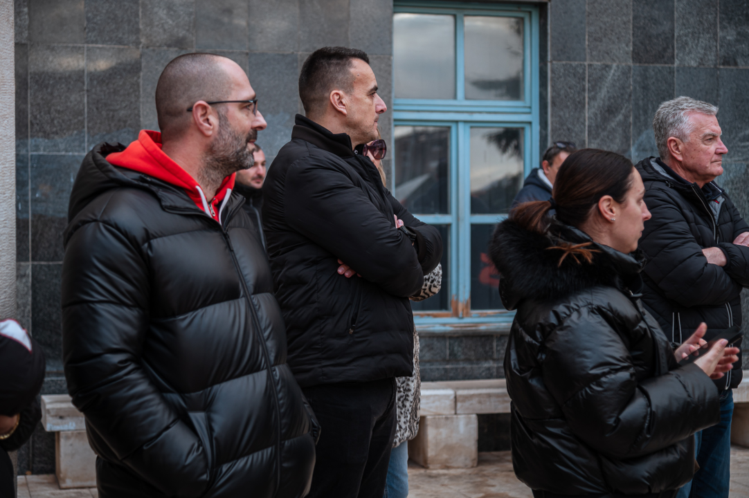 FOTO Funcuti ispred Grada odbili prihvatiti gašenje Šibenika: 'Šta će nam rotori kad nam odu dica?'