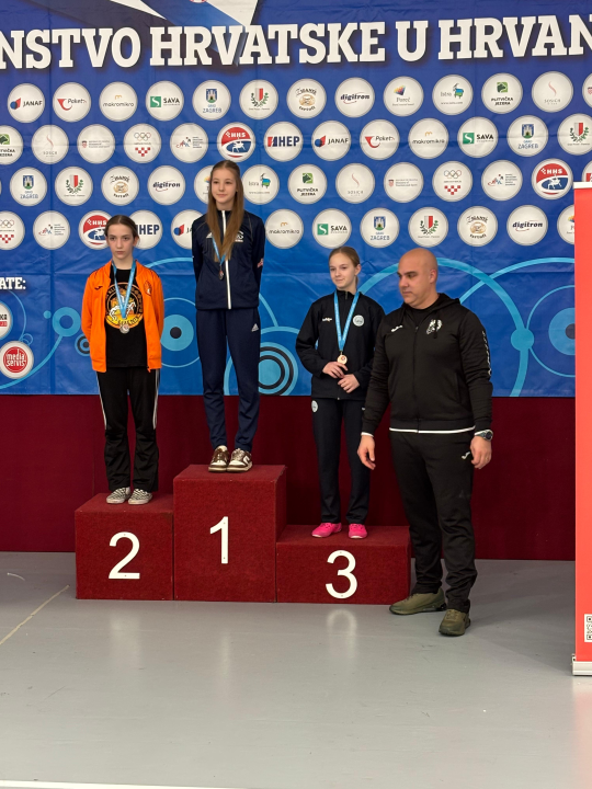 Šibenske hrvačice Lara i Marta Mateja ponijele titule viceprvakinja Hrvatske