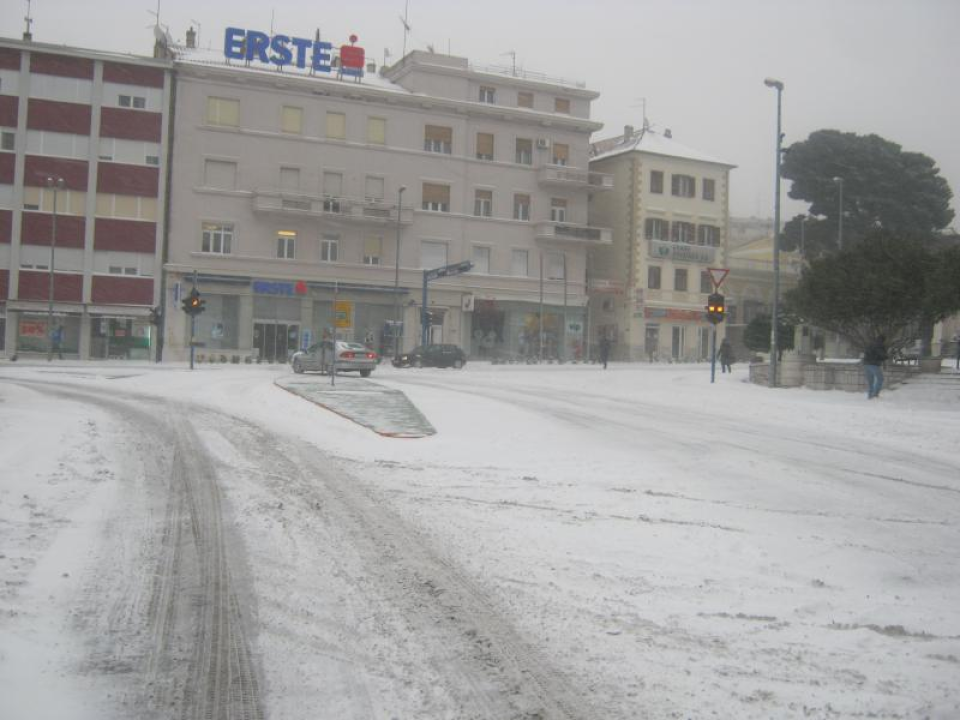 Prije 14 godina Šibenik je bio potpuno zatrpan snijegom