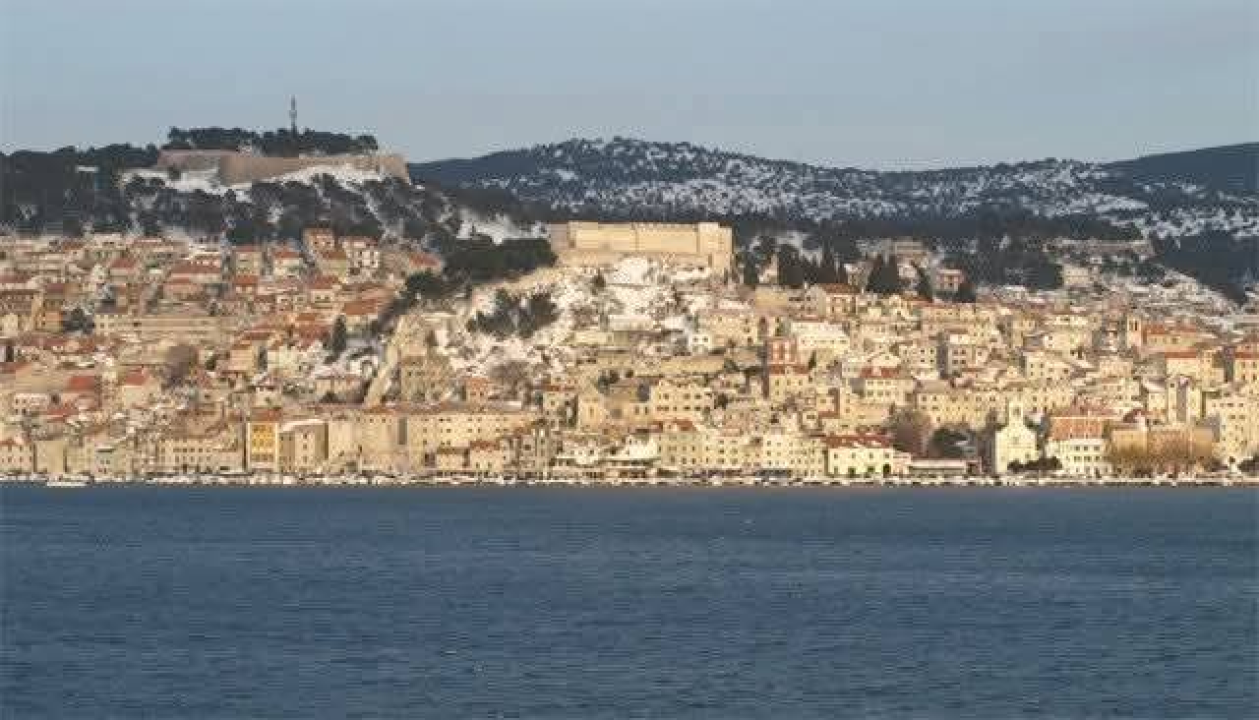 Prije 14 godina Šibenik je bio potpuno zatrpan snijegom