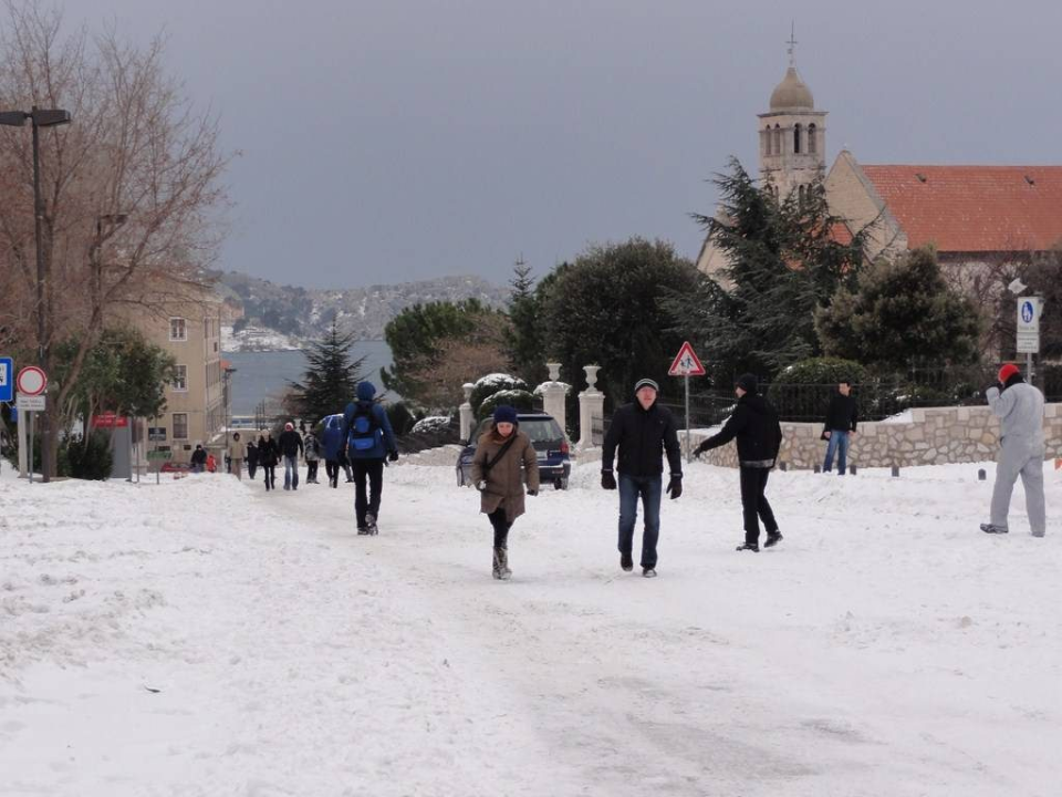 Prije 14 godina Šibenik je bio potpuno zatrpan snijegom
