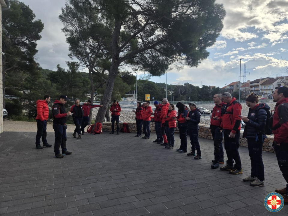 Vježba potrage šibenskih HGSS-ovaca na području Rokića, Šubićevca i Kamenara