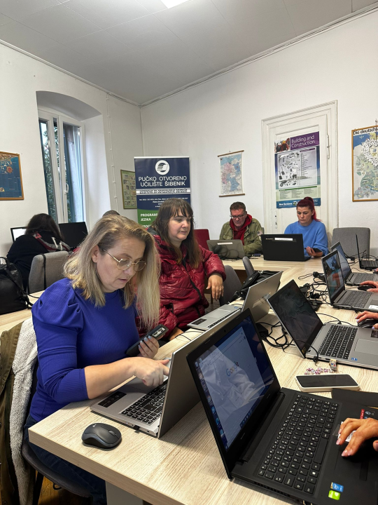 FOTO Ulaganje u znanje se isplati: Polaznici POU Šibenik uspješno završili programe i primili svoja uvjerenja