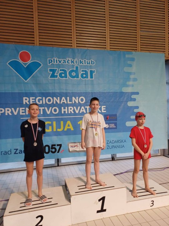FOTO Plivačima Šibenika 8 medalja na regionalnom prvenstvu početnika, Roko Milošević dominirao u leptiru