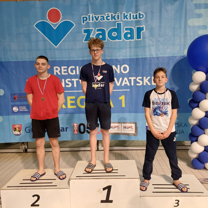 FOTO Plivači Mora u mjesec dana na tri natjecanja, Niko Koloper najuspješniji među početnicima u Dalmaciji
