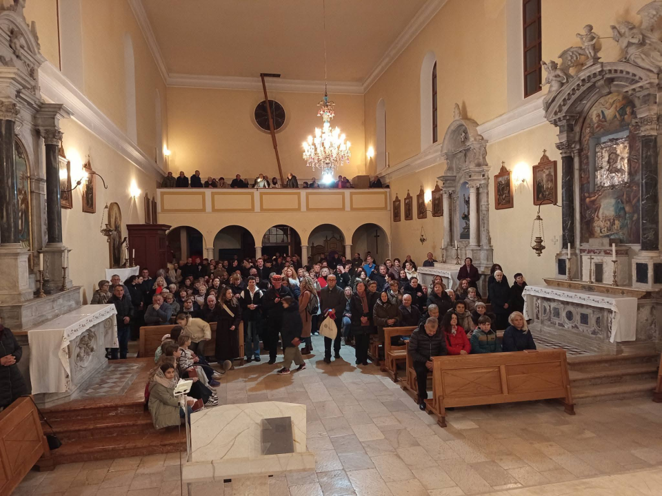 Proslava Antićeva: Vjernici Vodičkog dekanata hodočastili na Prvić 
