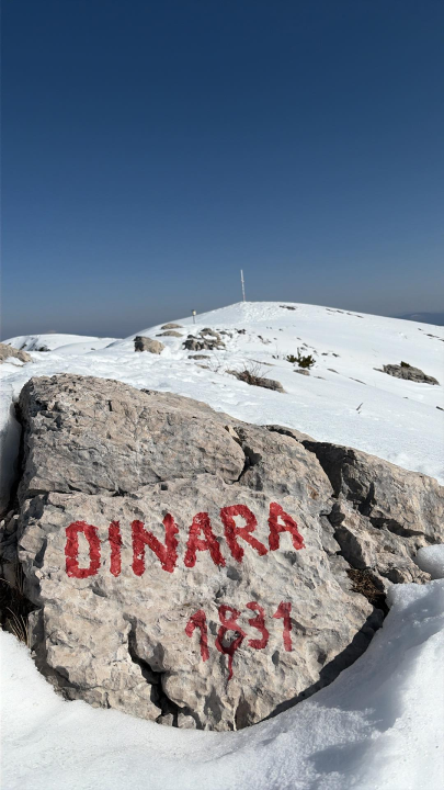 Pozdrav s najvišeg vrha Hrvatske na Dinari: 'Snijeg, sunce i pogled koji se pamti cijeli život'