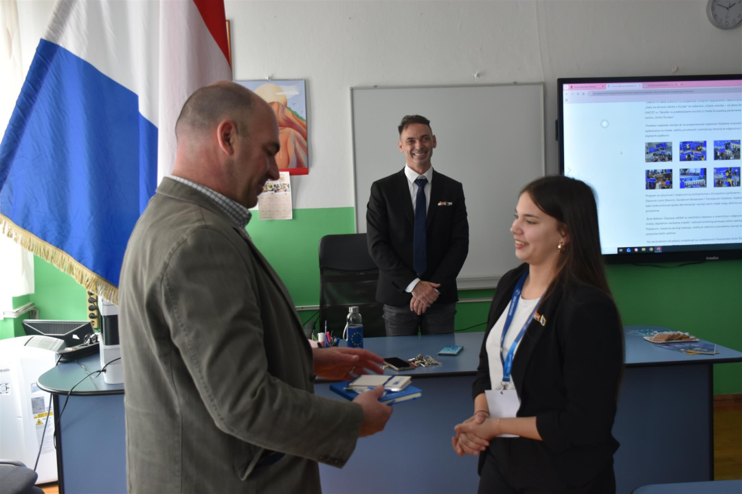 Župan Rakić posjetio Ekonomsku školu: 'Neka vam ovakvi projekti budu motiv za daljnji razvoj i napredak'