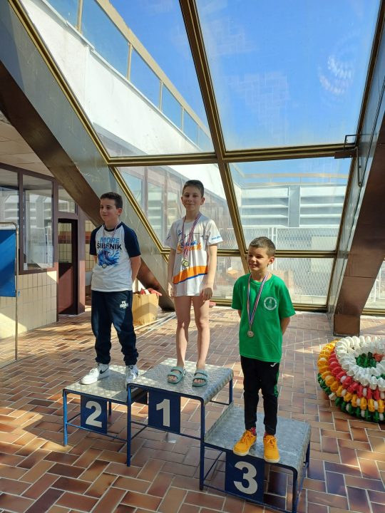 FOTO Plivačima Šibenika dva zlata, tri srebra i četiri bronce na Otvorenoj splitskoj ligi